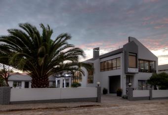 Royal Sea Star Guesthouse has Balcony rooms