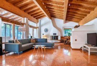 whole villa Munich, Alps view, Quiet and spacious has Balcony rooms