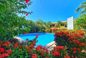 New Remodelled 2-Bedroom Condo With Pool has Balcony rooms