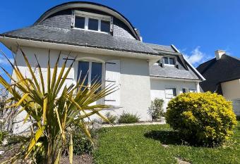 11 Port Lin allows 18 year olds to book a room