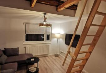 Mansarde Ferienwohnung - Modern - Zentral - PayTV allows 18 year olds to book a room
