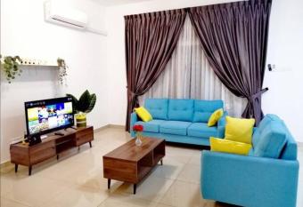Desaru Sweet and Cozy Home,11pax, Mini Pool, Beach ,Waterpark, Wifi, BBQ has Balcony rooms