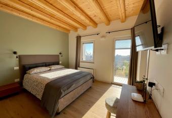 Corte Baccoi allows 18 year olds to book a room