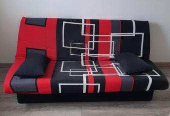 Appartement Rdc avec parking priv   allows 18 year olds to book a room