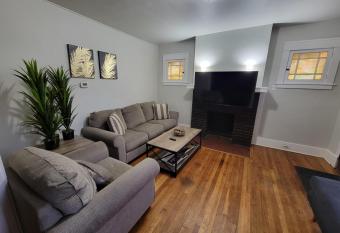 Comfy 3 BR - Family Friendly Apt - City Access has Balcony rooms