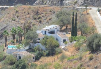 Casa del Limon allows 18 year olds to book a room