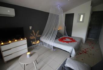 Le Diamant d Oc  ane,    50 m de la plage has Balcony rooms