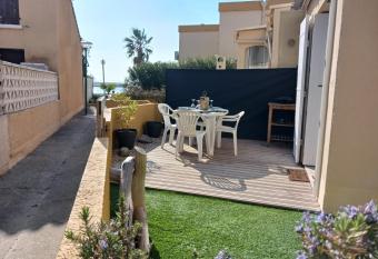 Maison class  e 1   toile vue sur mer    20m de la plage de Grazel allows 18 year olds to book a room