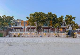 Diamond Beach Resort has Balcony rooms