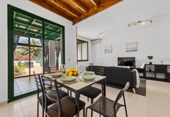 Casa Mon has Balcony rooms