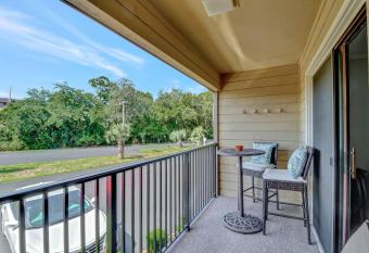 Hilton Head Beach and Tennis A147 has Balcony rooms