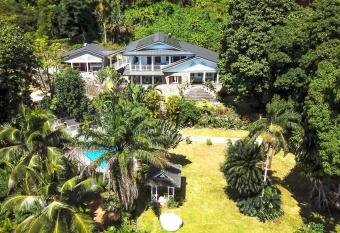 Maison de Jardin Villa has Balcony rooms