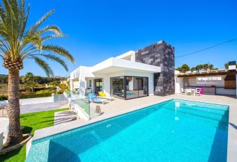 Villa Les Sorts has Balcony rooms