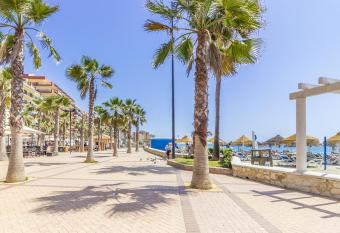 Fuengirola   tico Gimena allows 18 year olds to book a room