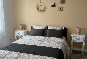 SUZANNE STRASBOURG allows 18 year olds to book a room