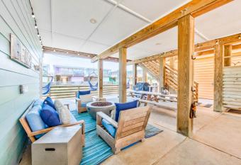 Best Little Shore House in Texas has Balcony rooms