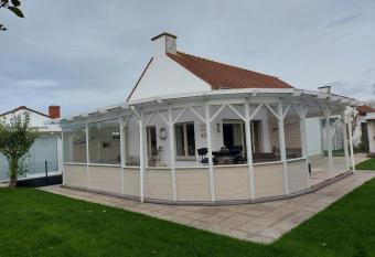 The Beach House has Balcony rooms