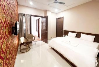 Radha Krishna Bhawan, Homestay allows 18 year olds to book a room