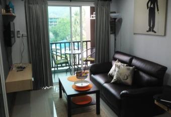 Lovely 1 bedroom condo with pool,gym, air-con. has Balcony rooms