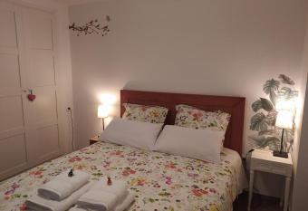 Habitaci  n con jard  n y piscina muy cerca de Valencia allows 18 year olds to book a room