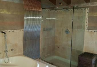 Tenuta Canova has rooms with a private hot tub