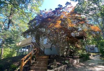 Cape Cod Villa has Balcony rooms