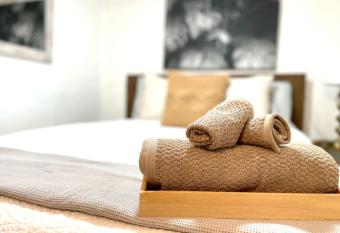 Cozy Apartment in South Tampa! has Balcony rooms