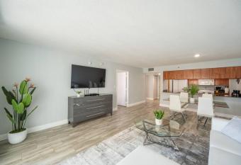 Grand Condo at Brickell City View 31st FLR FREE PKG has Balcony rooms