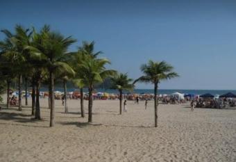 Apto 100m praia, 1 dorm. Vl Mirim allows 18 year olds to book a room