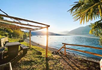 Boho Lake House - Private Beach 600m from the property - Free Parking - Home Cinema Room has Balcony rooms