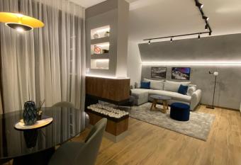 La Pista has Balcony rooms