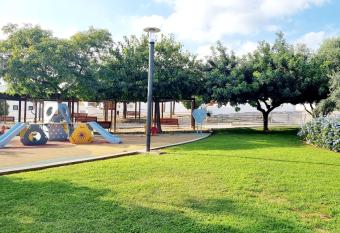 La Cueva Apartaments Valencia has rooms with a private hot tub