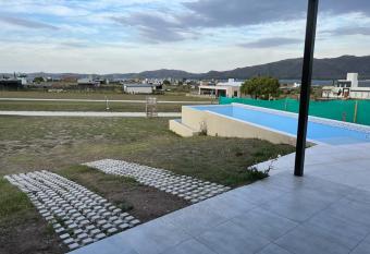 Villa General Belgrano, sobre Lago Los Molinos allows 18 year olds to book a room