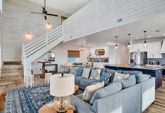 AVEI661-Holy Moly has Balcony rooms