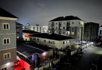 Executive King 1 Bedroom Apartment in Yaba, Lagos allows 18 year olds to book a room