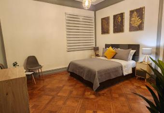 Hotel Voila Londres has rooms with a private hot tub