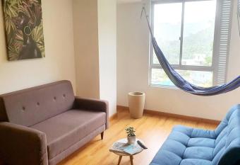 Encantador apartamento entero con parqueadero gratis has Balcony rooms