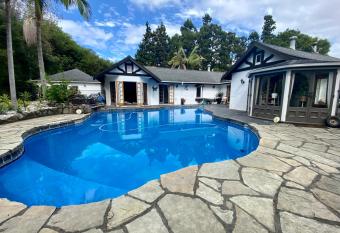 The Bridge House with private pool and jetty has Smoking rooms