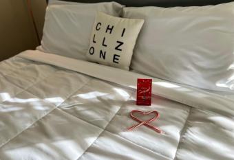 Lovely 2- Bedroom Rental With A Fireplace. allows 18 year olds to book a room