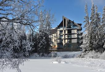 APLEND Lake Resort has Balcony rooms