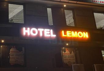 Hotel Lemon allows 18 year olds to book a room
