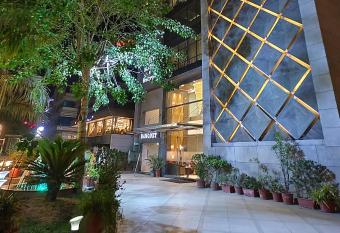 TGV Hotel allows 18 year olds to book a room