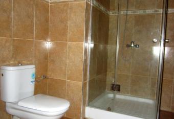 Marrakech H  tel R  sidence has rooms with a private hot tub