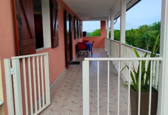 Appartement de 3 chambres a Le Moule a 800 m de la plage avec piscine partagee et jardin clos has Balcony rooms