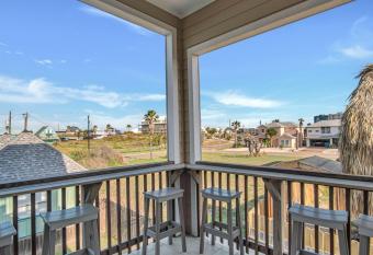 Fin - And Tonic has Balcony rooms