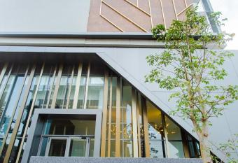 Accra Luxury Apartments @ The Lennox allows 18 year olds to book a room