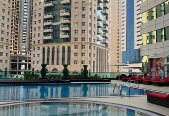 West Bay -3 private bedrooms in a spacious shared apartment with pool in heart of Doha has Balcony rooms