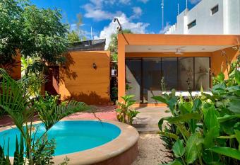 COSMIC HOSTAL has Balcony rooms