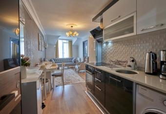 Fully Equiped Apartment In Istanbul Avcilar - Zarif-60 has Balcony rooms