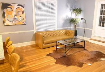 King's Retreat in Historic Mount Washington has Balcony rooms